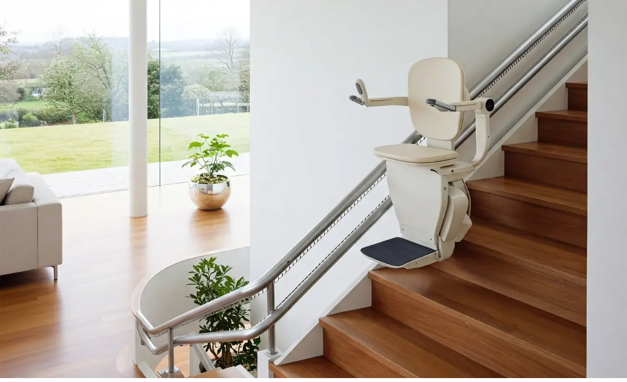 Rail compact sur escalier tournant : conseils monte-escaliers en Romandie